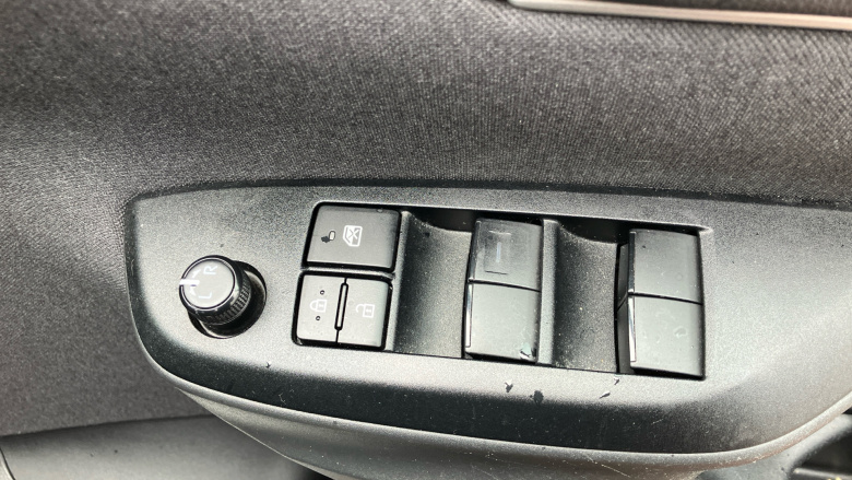 Toyota Yaris 1.5 Hybrid Design 5dr CVT Hybrid Hatchback
